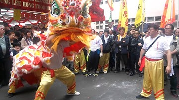 元朗新街正月十五传统舞狮,街青part1