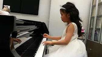 Olivia Li 6 years plays 风笛舞曲 莫扎特