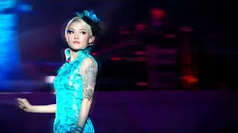 蓝旗袍 - 范晓萱 （自带歌词）
