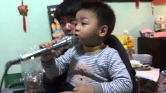 3岁小屁孩会唱潘美辰的歌，真是厉害