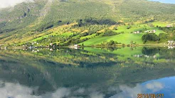 享受大自然的好听音乐 - 挪威峡湾小镇 Olden, Nordfjord, Norway - Early Morning by Bandari