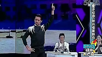 Actor HuGe Improvises Dance  胡歌 广场舞
